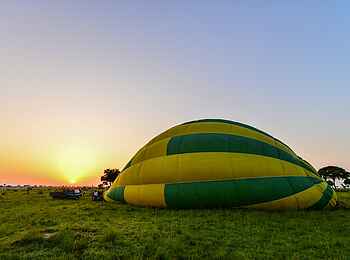 Murchison Falls Ballonfahrt: Sonnenaufgang vor dem Start