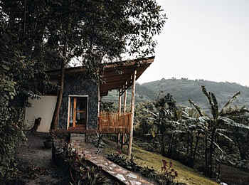 Mutanda Lake Resort: Blick auf ein Luxury Cottage Mutanda Lake Resort: Blick auf ein Luxury Cottage