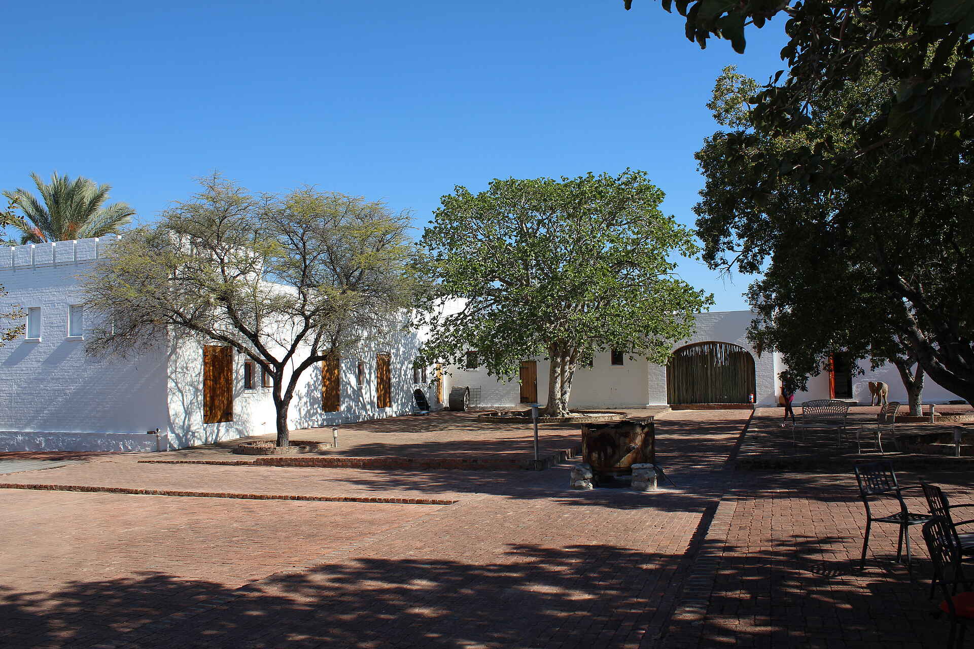 Etosha, Etosha National Park, Etoshapfanne, Namutoni, Rest Camp, Salzpfanne, Festung, Innenhof, afrikarma, afrikarma Safaris, afrikarma.de