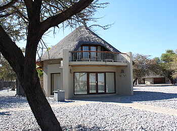 Okaukuejo: Doppelstöckiges Rondavel