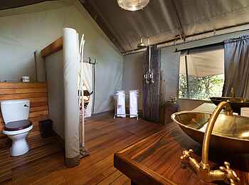 Selinda Explorers Camp: Family Tent Bad