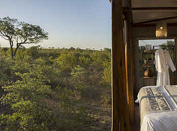 Simbavati Waterside Lodge: Sleepout Deck Bett