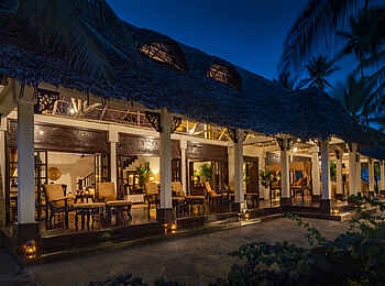 The Palms Zanzibar: Der Zentralbereich am Abend The Palms Zanzibar: Der Zentralbereich am Abend