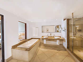 Victoria Beachcomber Resort and Spa: Senior Suite Bad Victoria Beachcomber Resort and Spa: Senior Suite Bad
