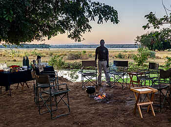 Chula Island Flycamp: Frühstück am Lagerfeuer Chula Island Flycamp: Frühstück am Lagerfeuer