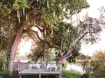 Matetsi Victoria Falls: Abendessen auf dem Holzdeck Matetsi Victoria Falls: Abendessen auf dem Holzdeck