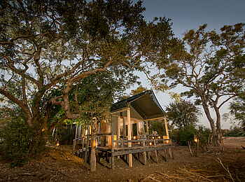 Simbavati River Lodge: Gästeunterkunft von Außen