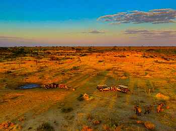 Somalisa Camp: Elefantensichtung bei einem Game Drive Somalisa Camp: Elefantensichtung bei einem Game Drive