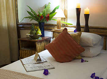 Buhoma Lodge: Geschmücktes Bett