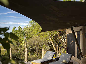 Duma Tau Camp: Family Tent Terrasse