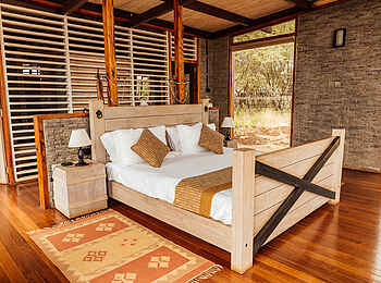 Elephant Gorge Camp: Deluxe Room Schlafbereich