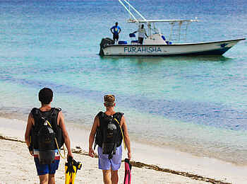 Kinondo Kwetu: Auf dem Weg zum Boot