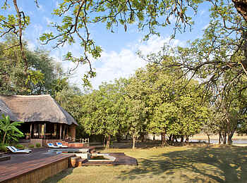Luangwa River Camp: Sonnenschein über dem Camp Luangwa River Camp: Sonnenschein über dem Camp