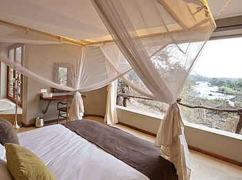 Mkulumadzi Lodge: Gästechalet mit Flussblick