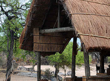 Mwagusi Safari Camp: Eingang zu einer Banda