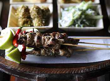 Nxabega Okavango Tented Camp: Fleischspieße