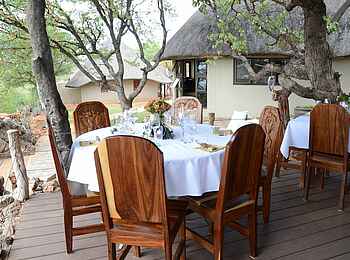 Okutala Lodge: Esstisch Okutala Lodge: Esstisch