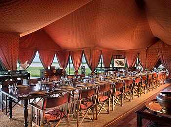 Jack's Camp: Speisesaal mit großer Tafel