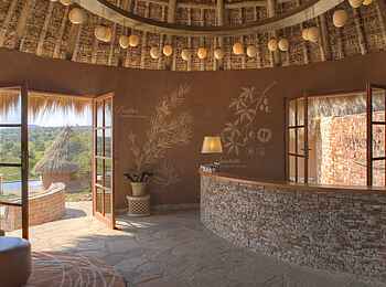 Mara Bushtops: Rezeption im Spa-Bereich