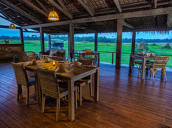 Mboko Camp: Zum Dinner im Speisesaal