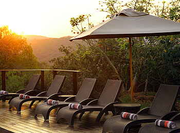 Thanda Tented Camp: Sonnenuntergang am Pool Thanda Tented Camp: Sonnenuntergang am Pool