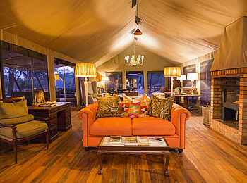 Verney's Camp: Sofa von vorne