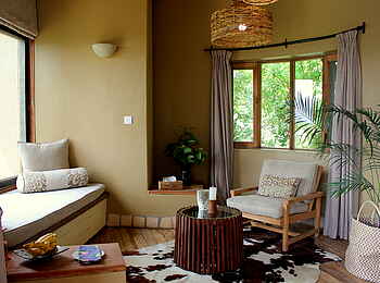 Volcanoes Kyambura Gorge Lodge: Sitzecke Volcanoes Kyambura Gorge Lodge: Sitzecke