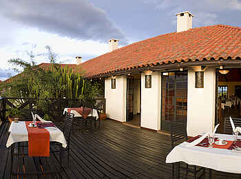 Bashay Rift Lodge: Abendessen auf der Veranda Bashay Rift Lodge: Abendessen auf der Veranda