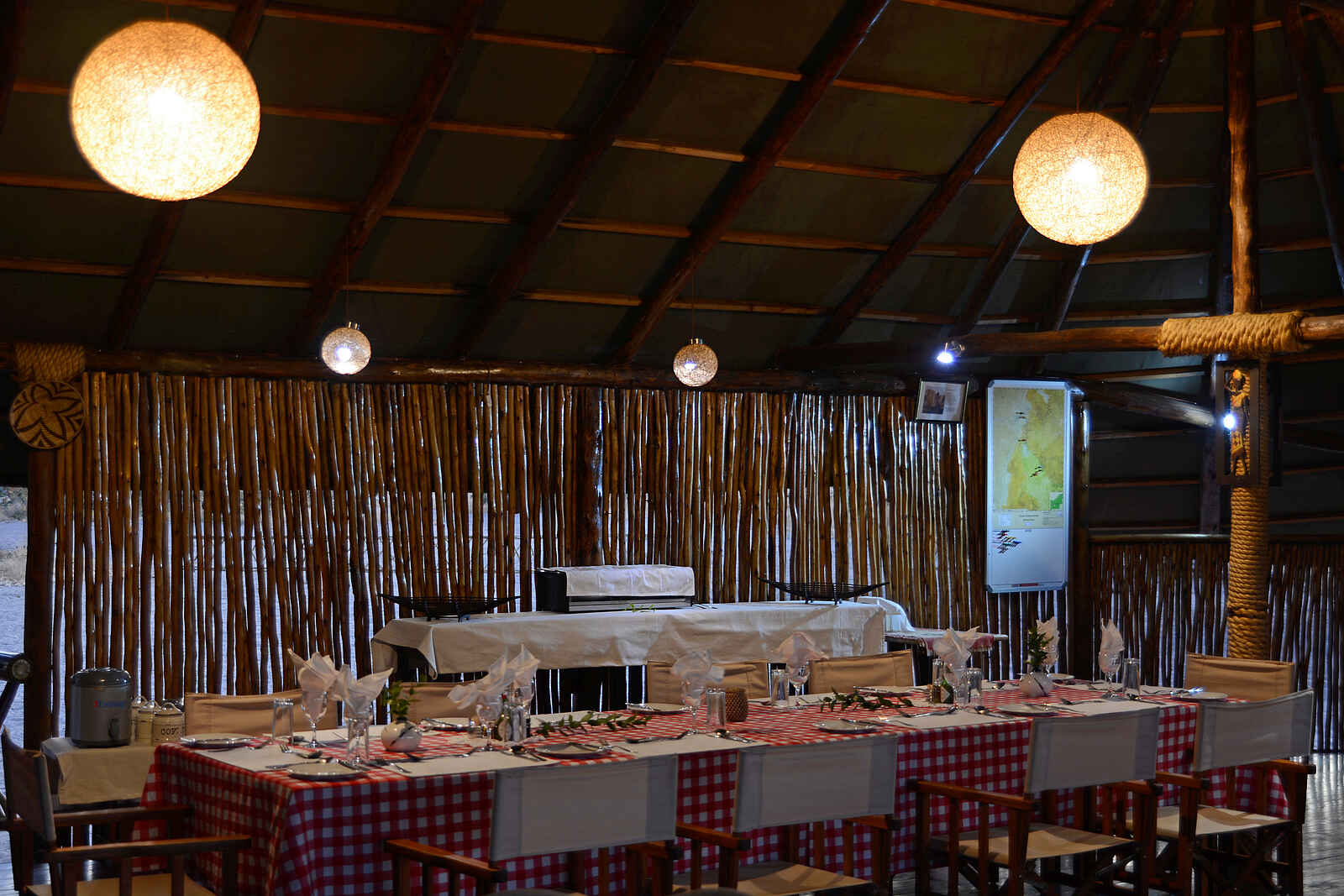 Camp Savuti: Gedeckter Tisch Camp Savuti: Gedeckter Tisch