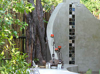 Changa Safari Camp: Außendusche Changa Safari Camp: Außendusche