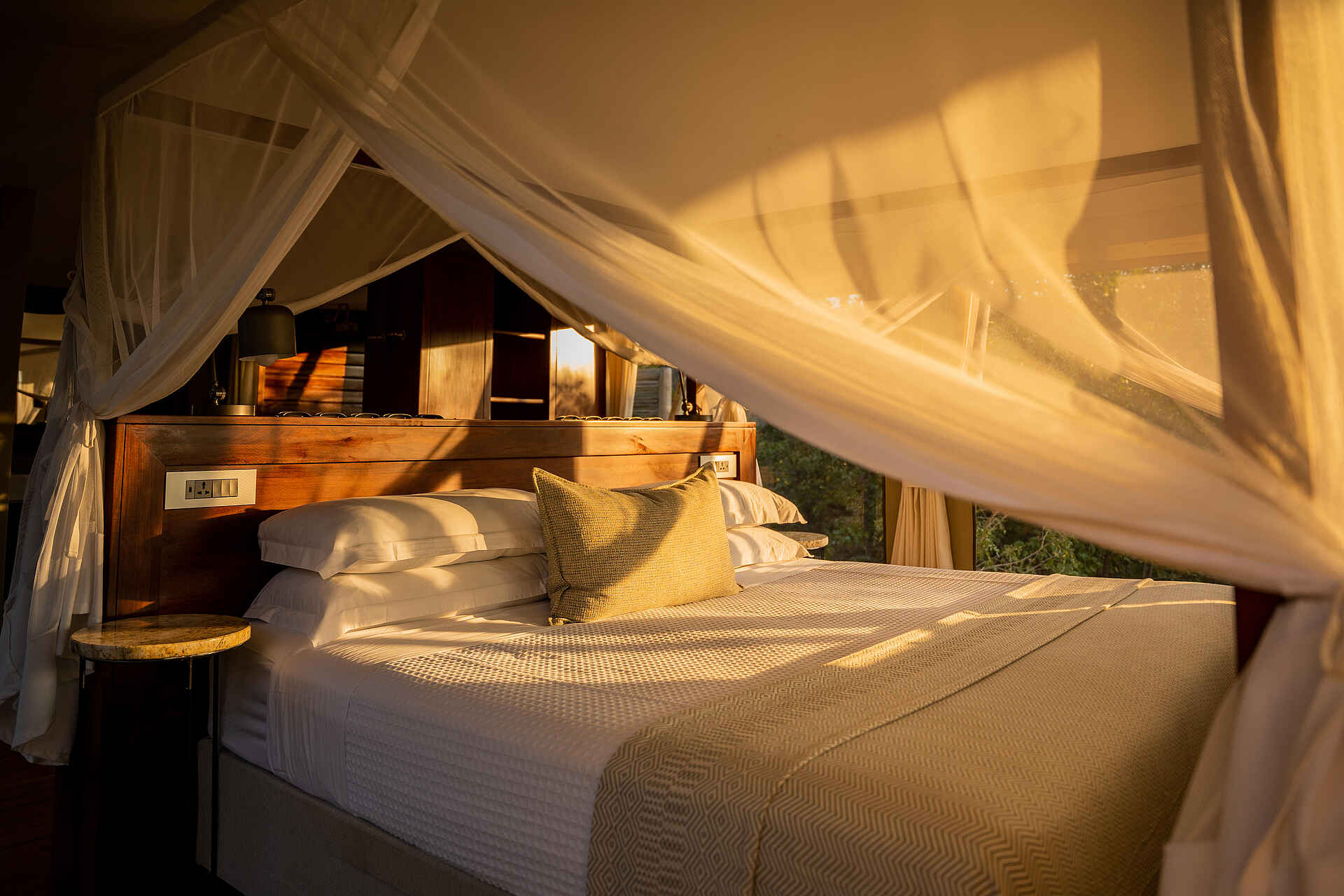 Fothergill Island Luxury Camp: Island Suite Bett