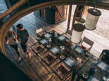 Greystoke Mahale Lodge: Essbereich Greystoke Mahale Lodge: Essbereich