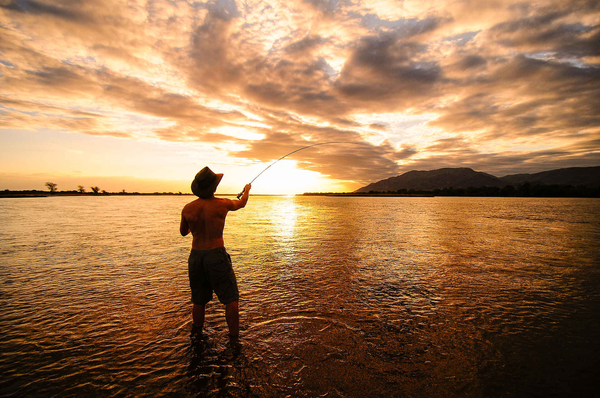 Royal People, Hochzeitsreise, Lower Zambezi, Lower Zambezi National Park, Luxus, Royal Zambezi Lodge, Sambesi, Sambesital, Aktivitäten, Angeln, Fishing, Afrikarma, Afrikarma Safaris, Afrikarma Safaris - Wildnis. Hautnah., Afrikarma.de