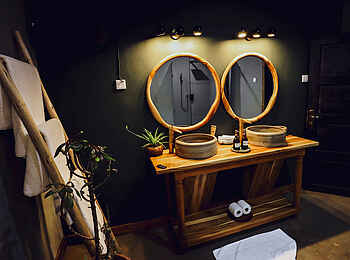 Sambora Kinigi Lodge: Doppelwaschbecken 