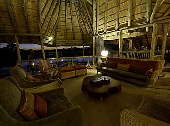 Savuti Camp: Lounge am Abend