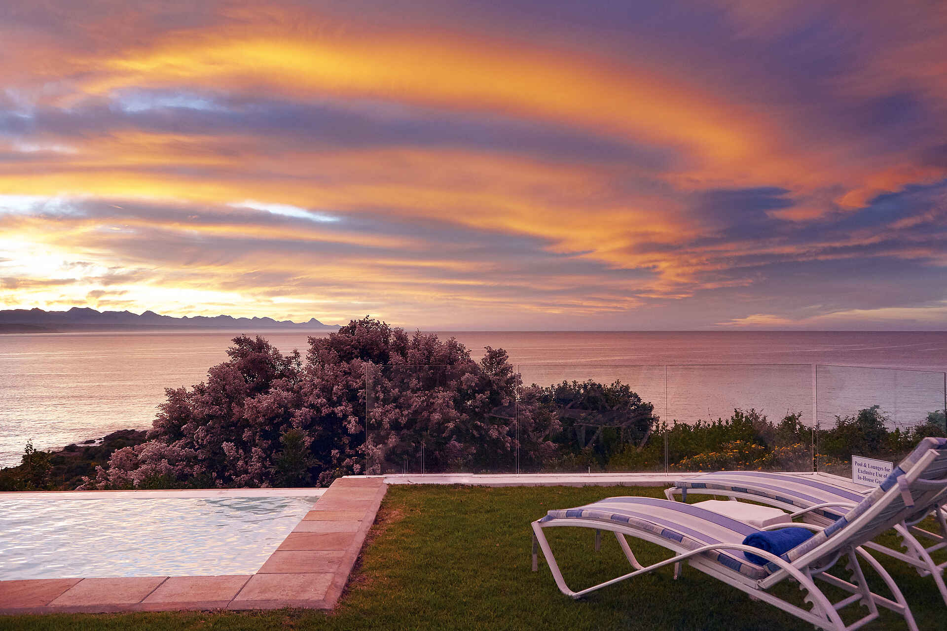 garden route, gardenroute, plettenberg bay, relais & chateaux, südafrika, the plettenberg, westkap, abendstimmung, swimmingpool, afrikarma, afrikarma safaris, afrikarma safaris - wildnis. hautnah., afrikarma.de