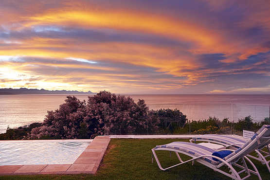 The Plettenberg: Abendstimmung am Swimmingpool The Plettenberg: Abendstimmung am Swimmingpool