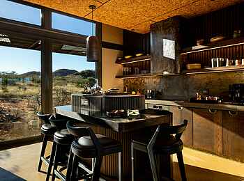 Tswalu Loapi Tented Camp: Die Küche einer Villa Tswalu Loapi Tented Camp: Die Küche einer Villa