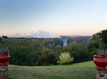 Victoria Falls Hotel: Unverstellter Blick auf die Victoriafälle
