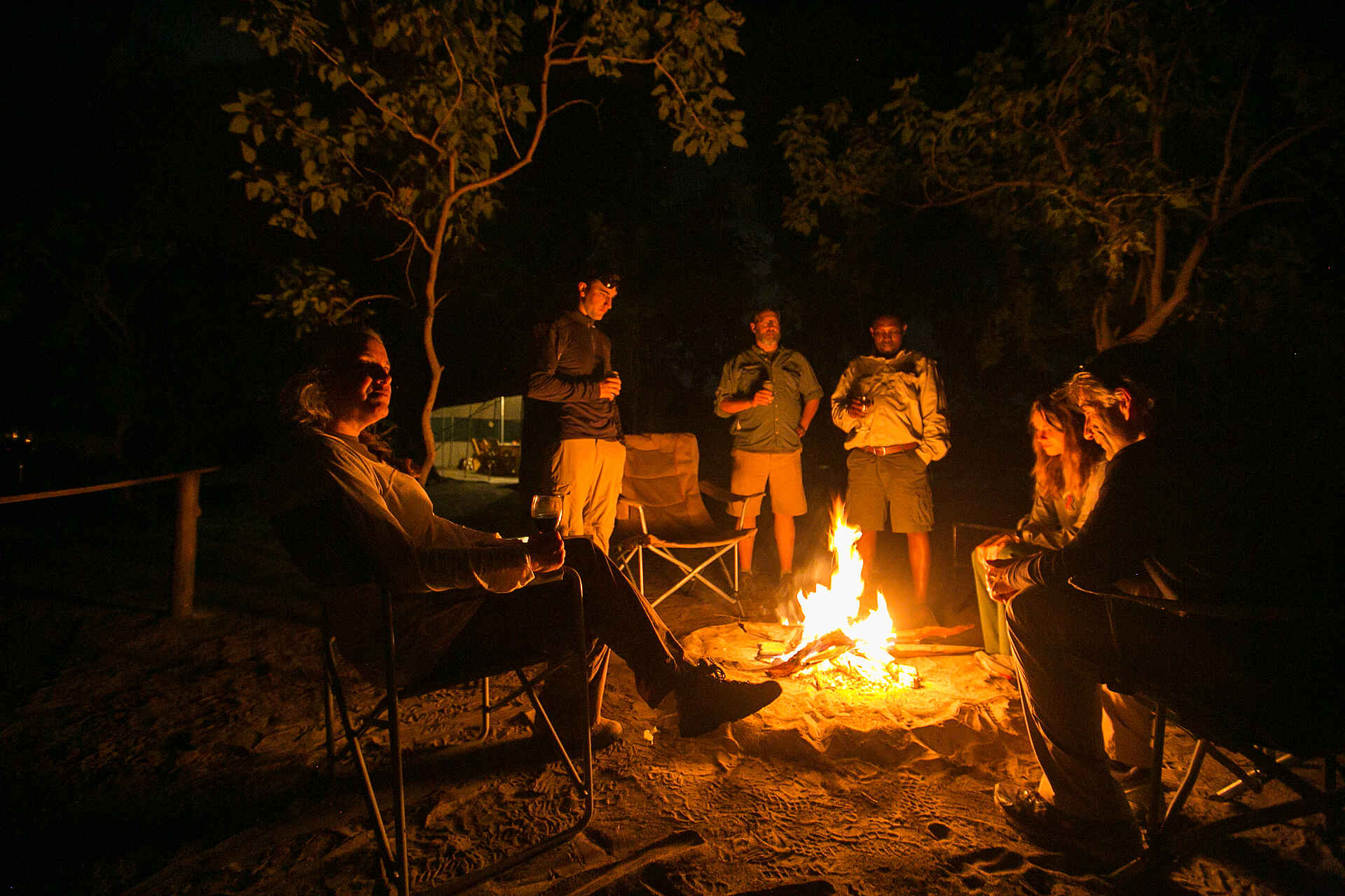 Bushman Experience, Bushman Plains Camp, NG 12, Okavango Delta, Lagerfeuer, Afrikarma, Afrikarma Safaris, Afrikarma Safaris - Wildnis. Hautnah., Afrikarma.de