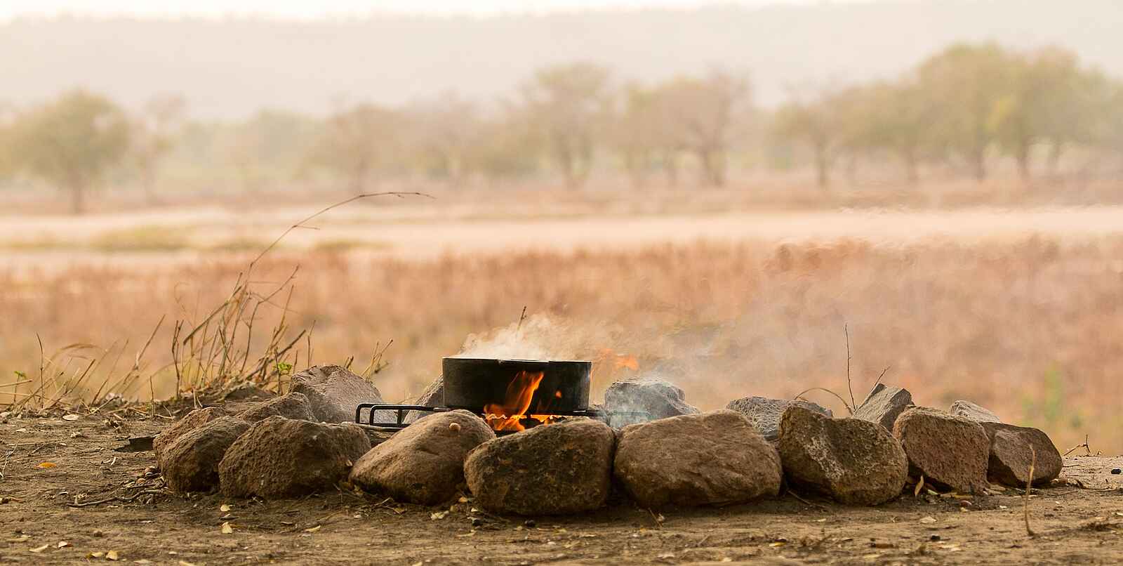 Chilo Mahove Tented Camp: Kochstelle Chilo Mahove Tented Camp: Kochstelle