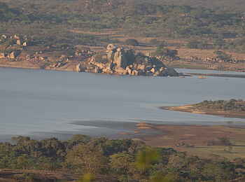 Great Zimbabwe: Felsen am Lake Mutirikwe Great Zimbabwe: Felsen am Lake Mutirikwe