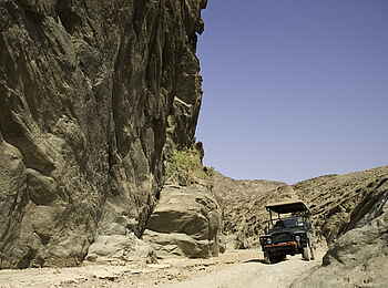 Hoanib Skeleton Coast Camp: Im Geländefahrzeug durch die Hügel Hoanib Skeleton Coast Camp: Im Geländefahrzeug durch die Hügel