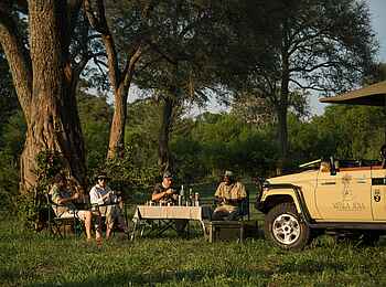 Mpala Jena Camp: Rast auf Pirschfahrt Mpala Jena Camp: Rast auf Pirschfahrt