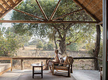 Mwamba Bush Camp: Chalet mit großer Veranda Mwamba Bush Camp: Chalet mit großer Veranda