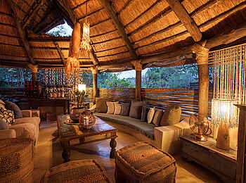 Sindabezi Island Camp: Gemütliche Lounge