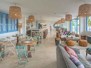 Latitude 0: Blick durch The Upside Latitude 0: Blick durch The Upside