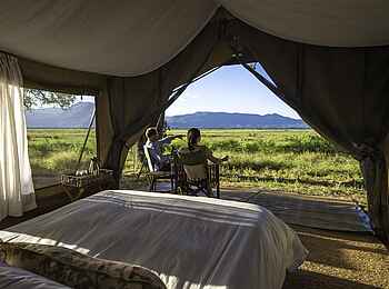 John's Camp: Blick durch den Eingang