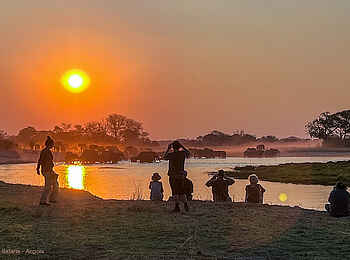 Luiana Plains Expedition Camp: Elefantenbeobachtung bei Sonnenuntergang