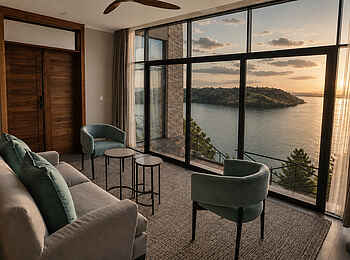 Lux Lake Kivu Hotel: Familiensuite Wohnbereich mit Blick nach draußen